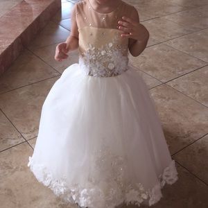 Size 5t flower girl dress. With a flower basket.